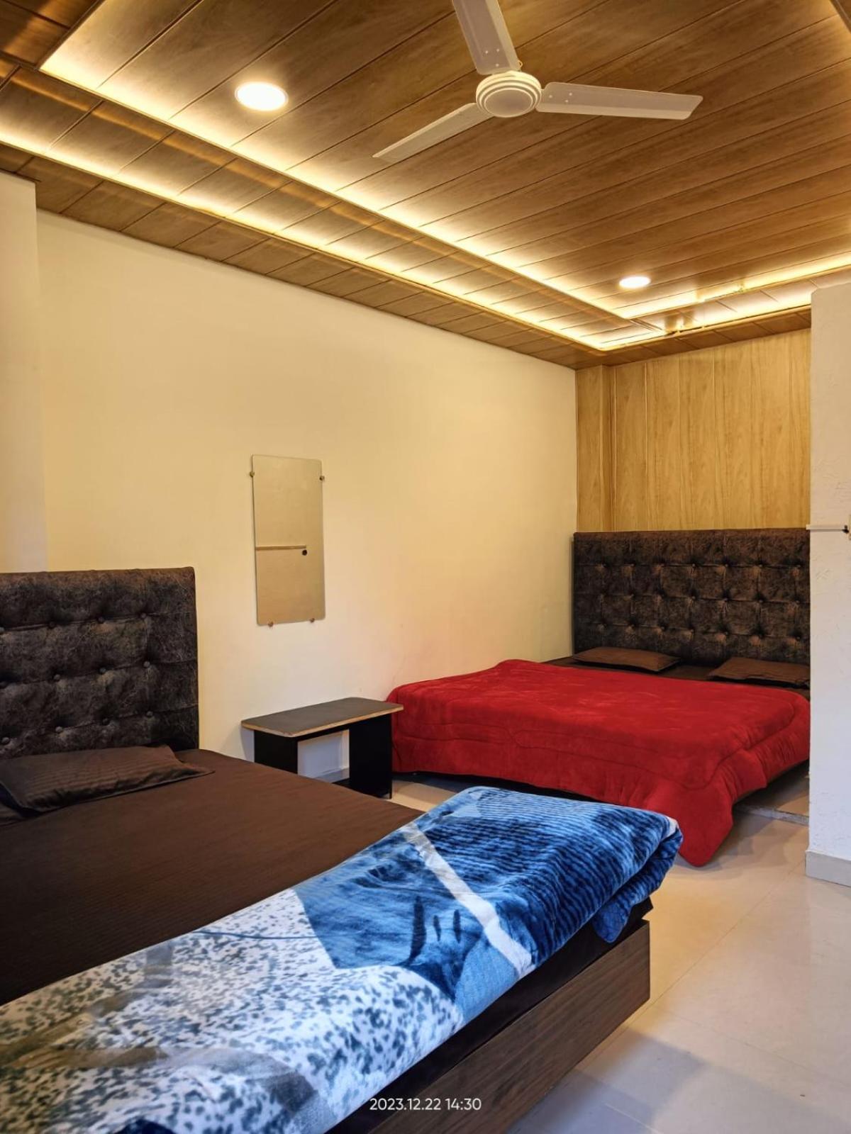 Pallav Guest House Ujjain Buitenkant foto