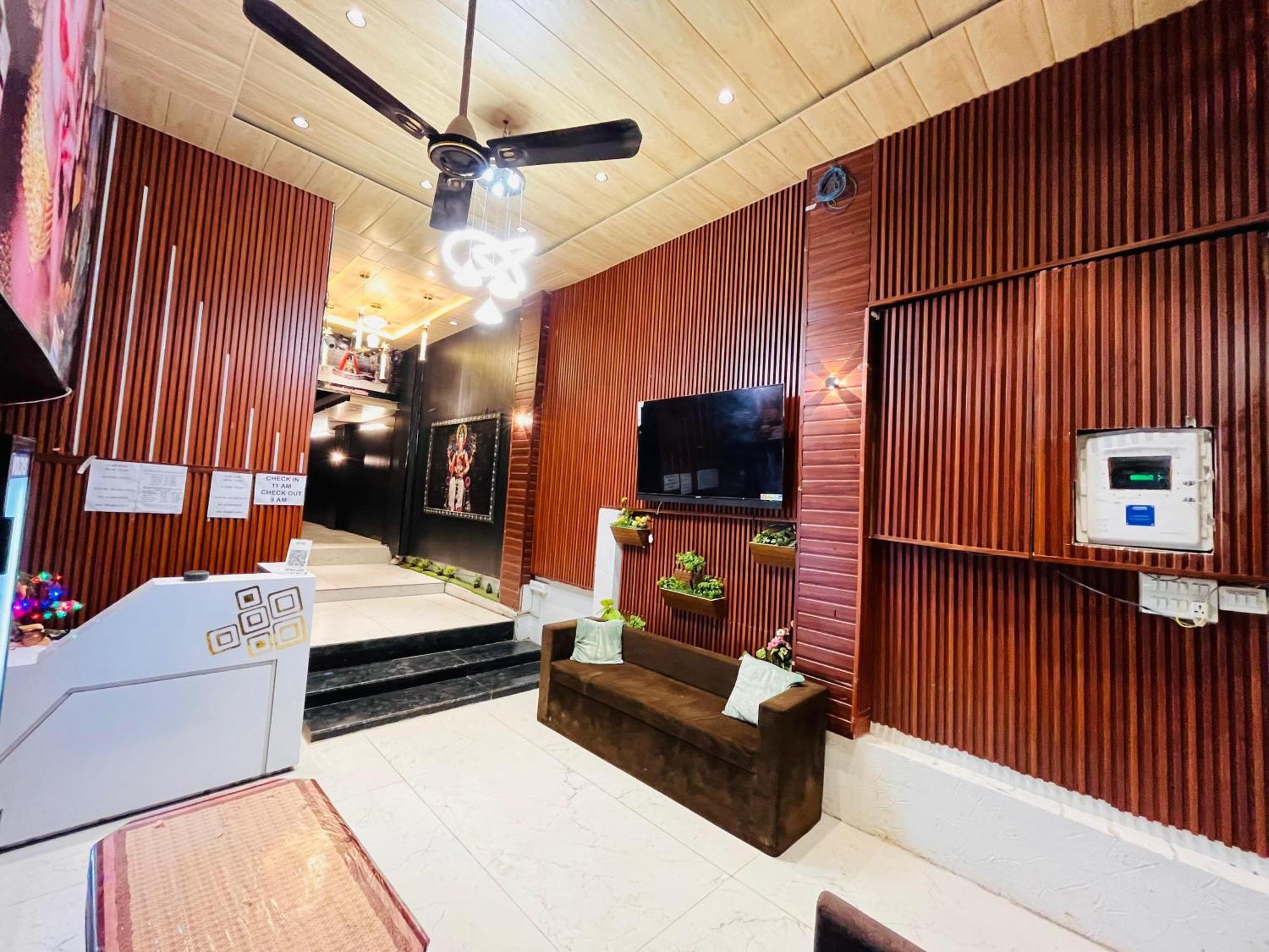Pallav Guest House Ujjain Buitenkant foto