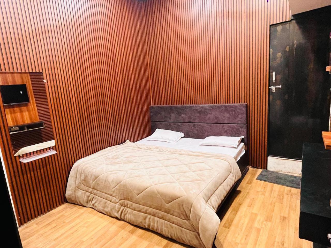 Pallav Guest House Ujjain Buitenkant foto
