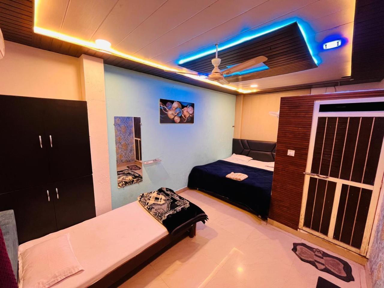 Pallav Guest House Ujjain Buitenkant foto