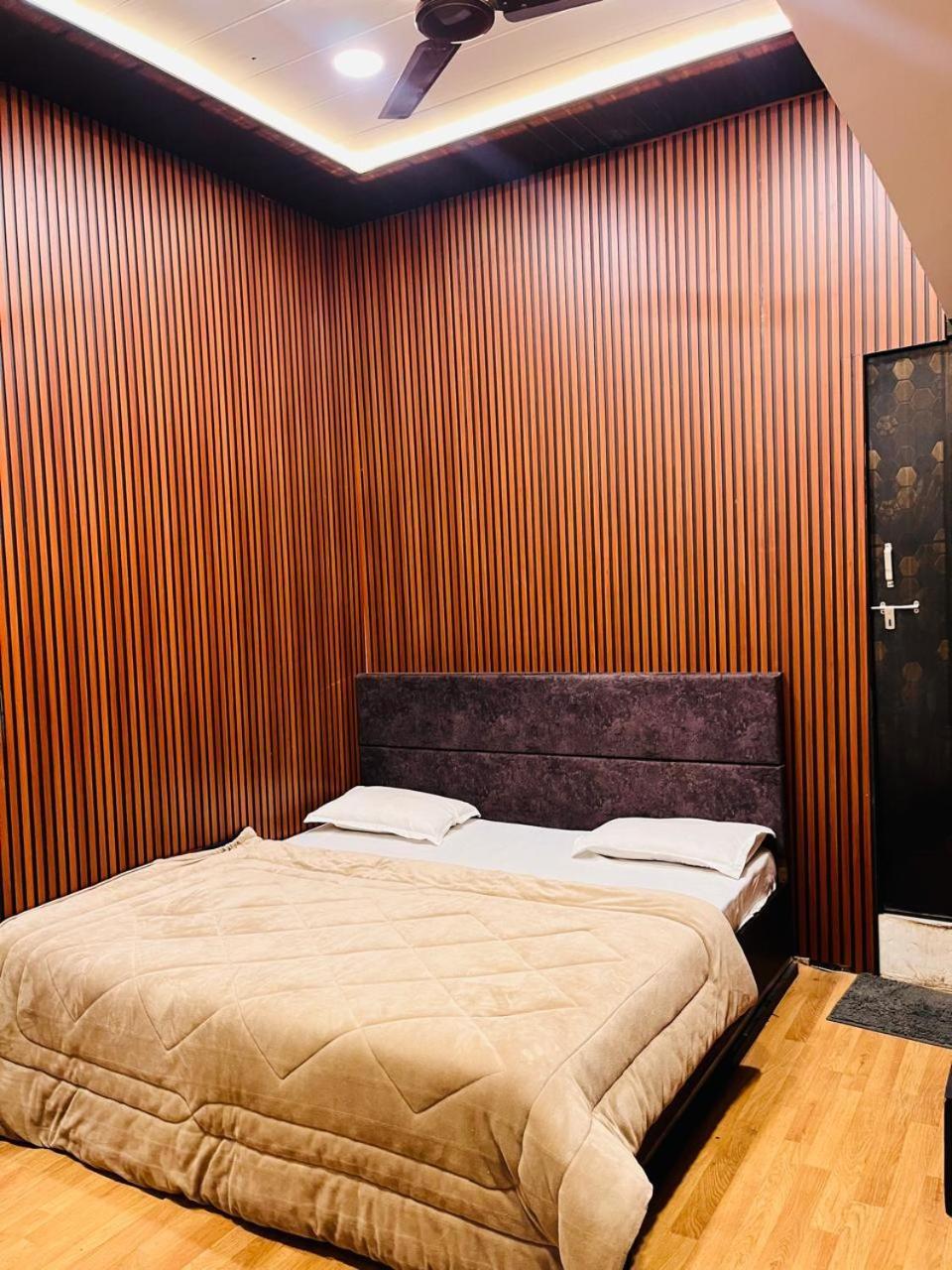 Pallav Guest House Ujjain Buitenkant foto
