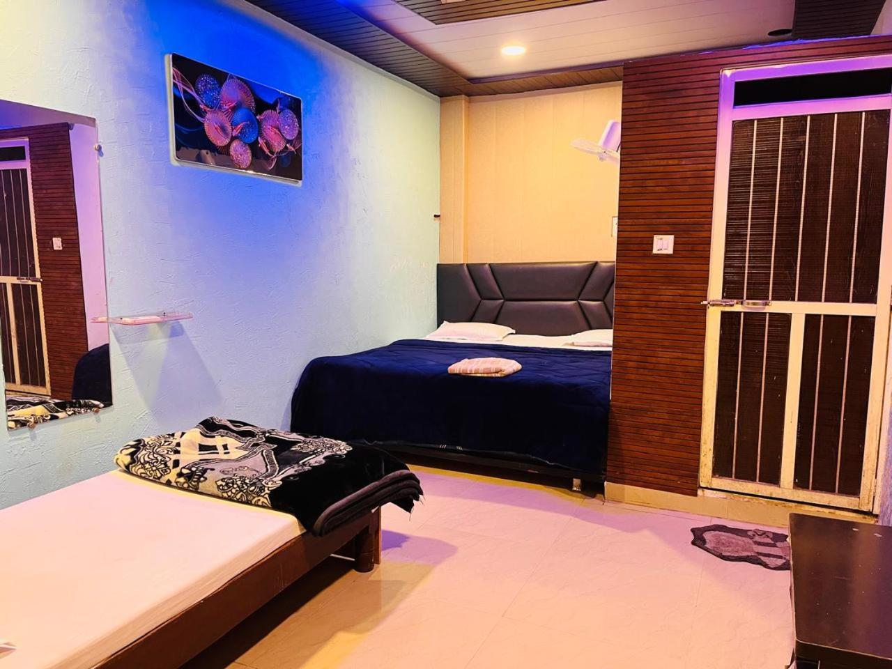 Pallav Guest House Ujjain Buitenkant foto