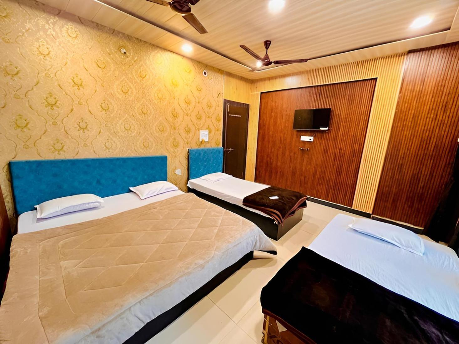 Pallav Guest House Ujjain Buitenkant foto
