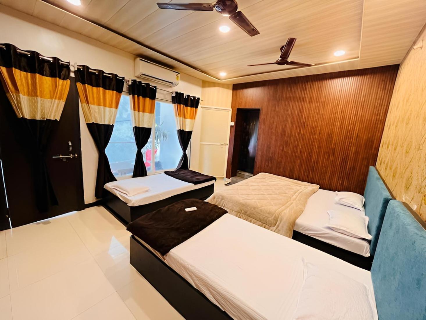 Pallav Guest House Ujjain Buitenkant foto