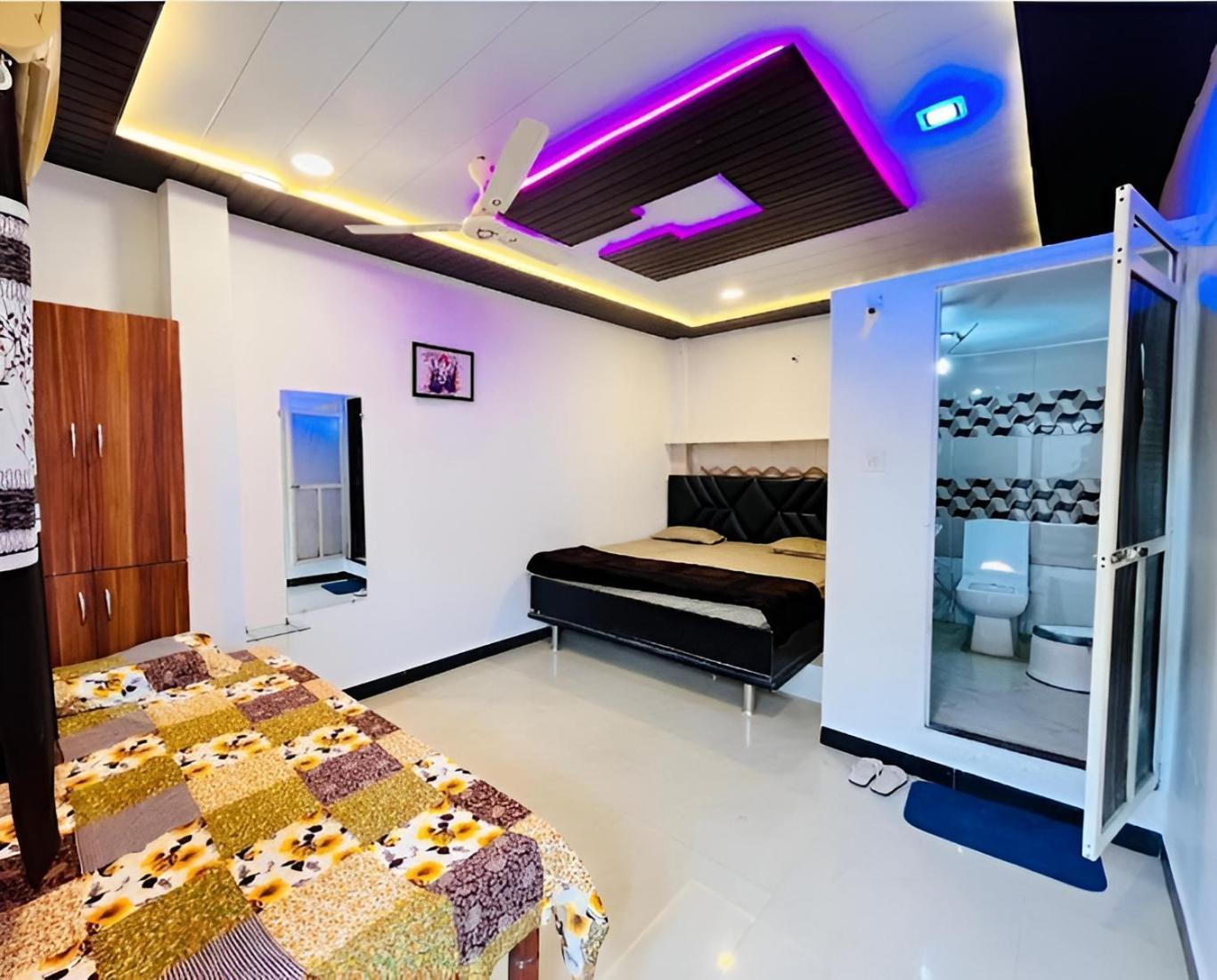 Pallav Guest House Ujjain Buitenkant foto