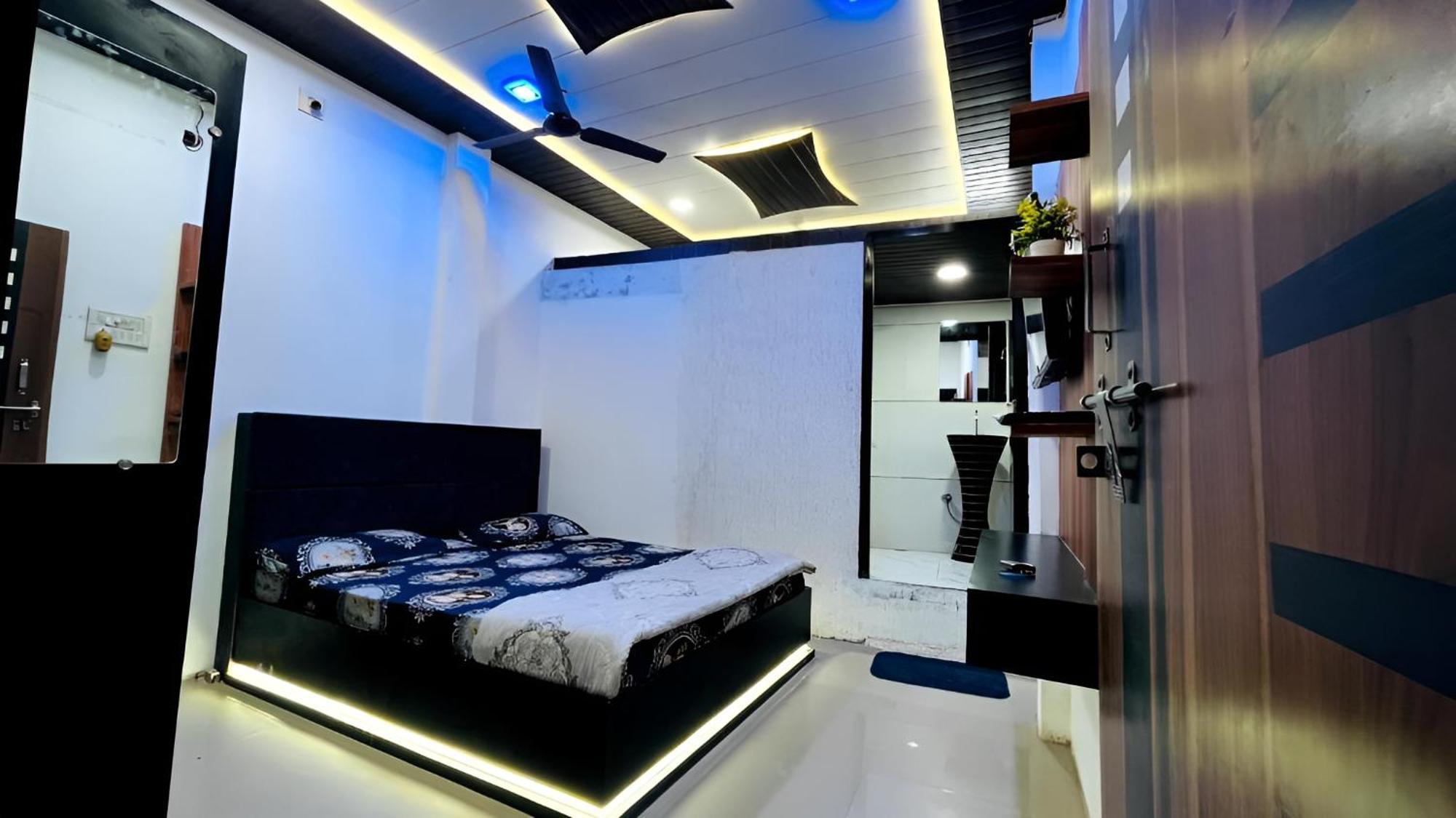 Pallav Guest House Ujjain Buitenkant foto